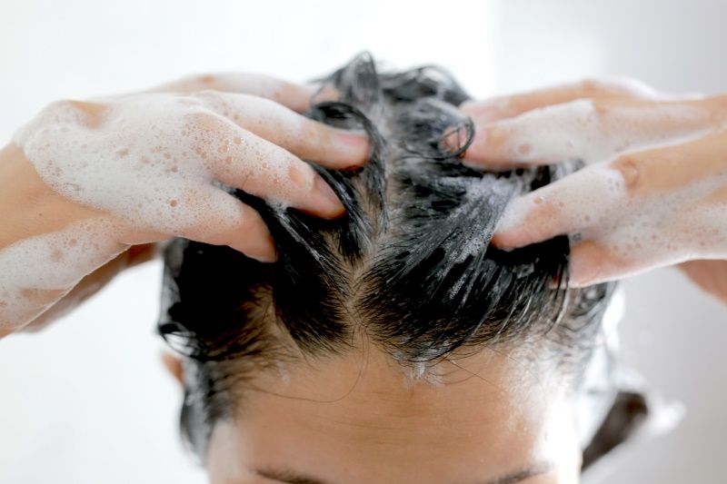 Quel shampoing choisir pour préserver la beauté des cheveux colorés ?