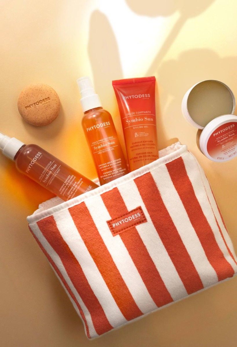 Protégez et sublimez vos cheveux tout l'été avec la gamme solaire Symbio Sun.