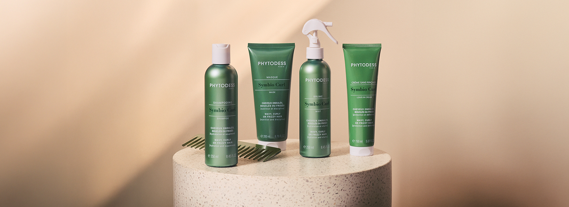 Symbio Curl, la nouvelle gamme capillaire de Phytodess pour les cheveux bouclés.